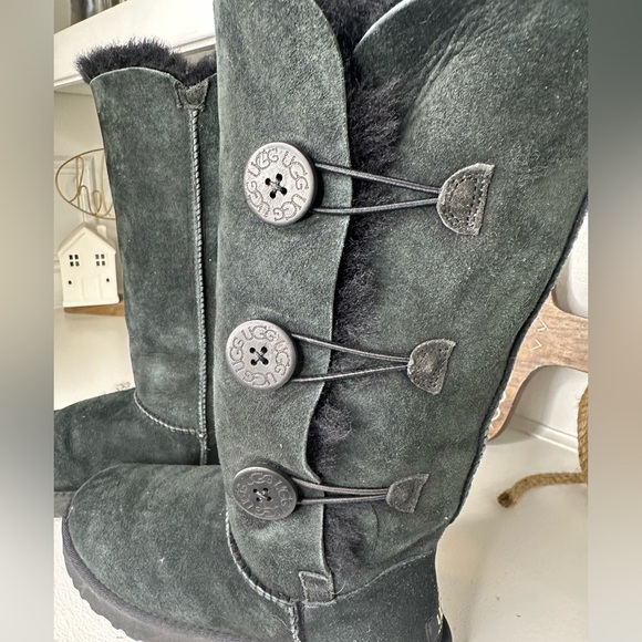 UGG Australia Women’s Bailey Button Triplet Tall Black Suede Boots Size 8 - Picture 2 of 8